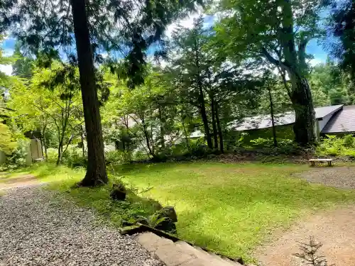 戸隠神社火之御子社の{uncategorized: "未分類", other: "その他", undefined: "問題あり", building: "その他建物", grave: "お墓", sacred_gate: "鳥居", guardian: "狛犬", statue: "像", buddha: "仏像", history: "歴史", nature: "自然", garden: "庭園", animal: "動物", pagoda: "塔", temizu: "手水舎", mountain_gate: "山門・神門", sanctuary: "本殿・本堂", subordinate: "末社・摂社", art: "芸術", scenery: "景色", jizo: "地蔵", ema: "絵馬", goshuin: "御朱印", omikuji: "おみくじ", items: "授与品その他", amulet: "お守り", goshuincho: "御朱印帳", eats: "食事", festival: "お祭り", votive_dance: "神楽", shichigosan: "七五三参", wedding: "結婚式", experience: "体験その他", initially: "初詣", around: "周辺", anti_infection: "感染症対策"}