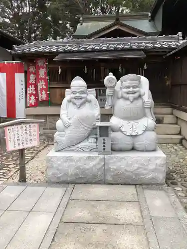 新羅神社の像