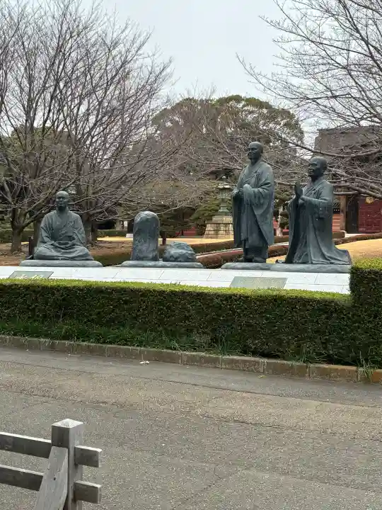 総持寺の{uncategorized: "未分類", other: "その他", undefined: "問題あり", building: "その他建物", grave: "お墓", sacred_gate: "鳥居", guardian: "狛犬", statue: "像", buddha: "仏像", history: "歴史", nature: "自然", garden: "庭園", animal: "動物", pagoda: "塔", temizu: "手水舎", mountain_gate: "山門・神門", sanctuary: "本殿・本堂", subordinate: "末社・摂社", art: "芸術", scenery: "景色", jizo: "地蔵", ema: "絵馬", goshuin: "御朱印", omikuji: "おみくじ", items: "授与品その他", amulet: "お守り", goshuincho: "御朱印帳", eats: "食事", festival: "お祭り", votive_dance: "神楽", shichigosan: "七五三参", wedding: "結婚式", experience: "体験その他", initially: "初詣", around: "周辺", anti_infection: "感染症対策"}