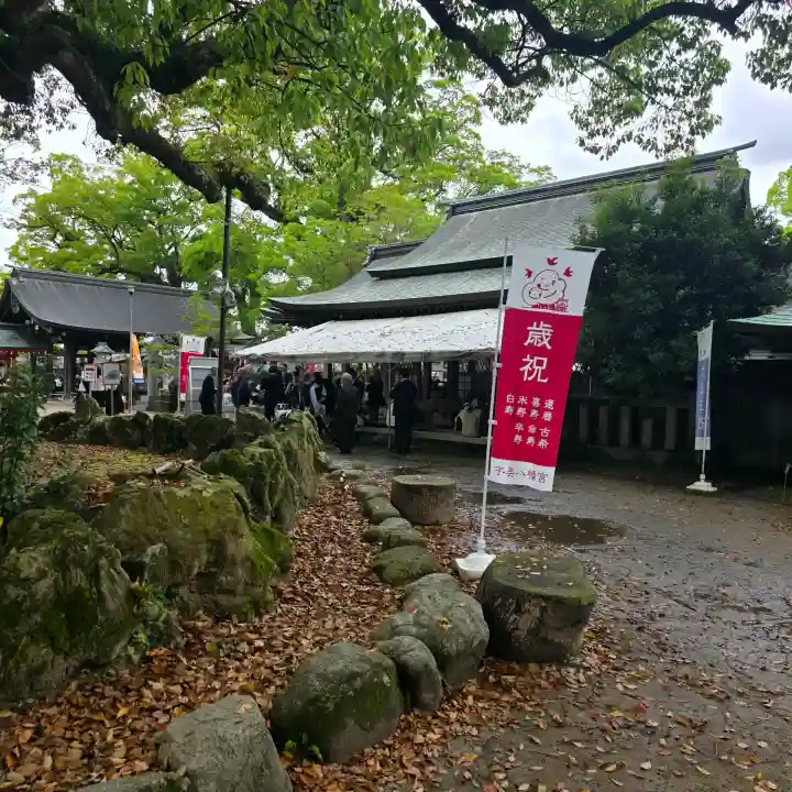 宇美八幡宮の{uncategorized: "未分類", other: "その他", undefined: "問題あり", building: "その他建物", grave: "お墓", sacred_gate: "鳥居", guardian: "狛犬", statue: "像", buddha: "仏像", history: "歴史", nature: "自然", garden: "庭園", animal: "動物", pagoda: "塔", temizu: "手水舎", mountain_gate: "山門・神門", sanctuary: "本殿・本堂", subordinate: "末社・摂社", art: "芸術", scenery: "景色", jizo: "地蔵", ema: "絵馬", goshuin: "御朱印", omikuji: "おみくじ", items: "授与品その他", amulet: "お守り", goshuincho: "御朱印帳", eats: "食事", festival: "お祭り", votive_dance: "神楽", shichigosan: "七五三参", wedding: "結婚式", experience: "体験その他", initially: "初詣", around: "周辺", anti_infection: "感染症対策"}