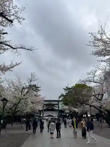 靖國神社の{uncategorized: "未分類", other: "その他", undefined: "問題あり", building: "その他建物", grave: "お墓", sacred_gate: "鳥居", guardian: "狛犬", statue: "像", buddha: "仏像", history: "歴史", nature: "自然", garden: "庭園", animal: "動物", pagoda: "塔", temizu: "手水舎", mountain_gate: "山門・神門", sanctuary: "本殿・本堂", subordinate: "末社・摂社", art: "芸術", scenery: "景色", jizo: "地蔵", ema: "絵馬", goshuin: "御朱印", omikuji: "おみくじ", items: "授与品その他", amulet: "お守り", goshuincho: "御朱印帳", eats: "食事", festival: "お祭り", votive_dance: "神楽", shichigosan: "七五三参", wedding: "結婚式", experience: "体験その他", initially: "初詣", around: "周辺", anti_infection: "感染症対策"}