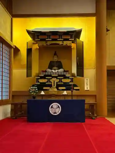 増上寺の{uncategorized: "未分類", other: "その他", undefined: "問題あり", building: "その他建物", grave: "お墓", sacred_gate: "鳥居", guardian: "狛犬", statue: "像", buddha: "仏像", history: "歴史", nature: "自然", garden: "庭園", animal: "動物", pagoda: "塔", temizu: "手水舎", mountain_gate: "山門・神門", sanctuary: "本殿・本堂", subordinate: "末社・摂社", art: "芸術", scenery: "景色", jizo: "地蔵", ema: "絵馬", goshuin: "御朱印", omikuji: "おみくじ", items: "授与品その他", amulet: "お守り", goshuincho: "御朱印帳", eats: "食事", festival: "お祭り", votive_dance: "神楽", shichigosan: "七五三参", wedding: "結婚式", experience: "体験その他", initially: "初詣", around: "周辺", anti_infection: "感染症対策"}