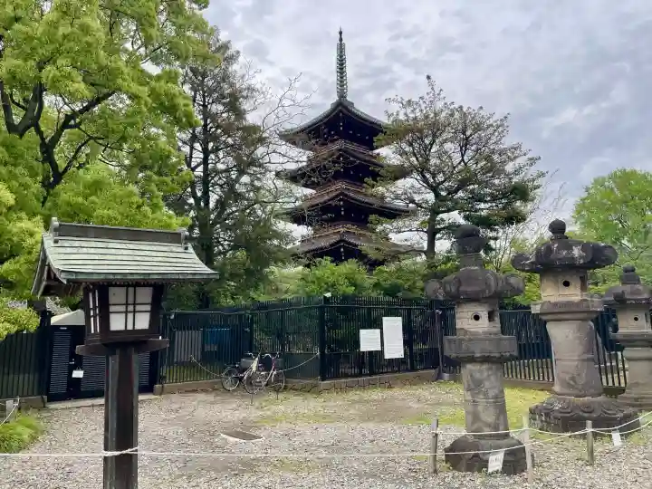 上野東照宮の{uncategorized: "未分類", other: "その他", undefined: "問題あり", building: "その他建物", grave: "お墓", sacred_gate: "鳥居", guardian: "狛犬", statue: "像", buddha: "仏像", history: "歴史", nature: "自然", garden: "庭園", animal: "動物", pagoda: "塔", temizu: "手水舎", mountain_gate: "山門・神門", sanctuary: "本殿・本堂", subordinate: "末社・摂社", art: "芸術", scenery: "景色", jizo: "地蔵", ema: "絵馬", goshuin: "御朱印", omikuji: "おみくじ", items: "授与品その他", amulet: "お守り", goshuincho: "御朱印帳", eats: "食事", festival: "お祭り", votive_dance: "神楽", shichigosan: "七五三参", wedding: "結婚式", experience: "体験その他", initially: "初詣", around: "周辺", anti_infection: "感染症対策"}