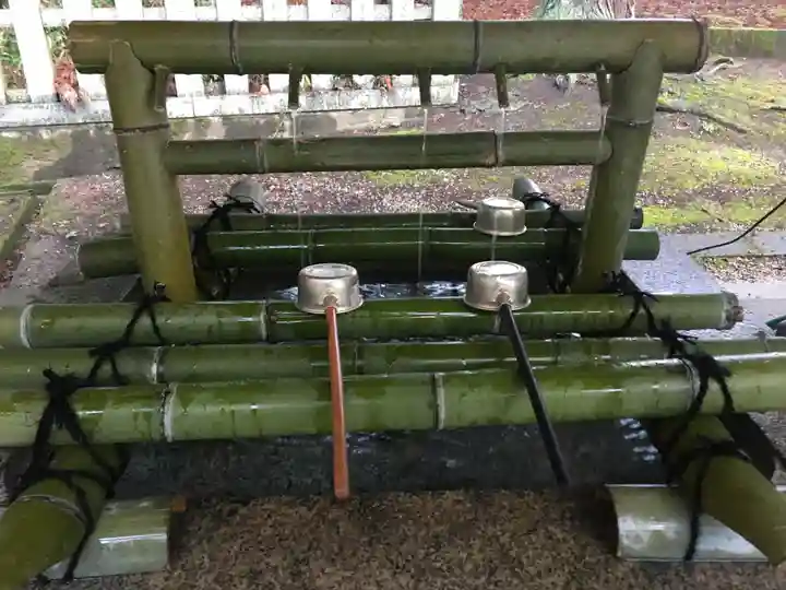 神明社の手水舎