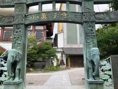 真了寺の{uncategorized: "未分類", other: "その他", undefined: "問題あり", building: "その他建物", grave: "お墓", sacred_gate: "鳥居", guardian: "狛犬", statue: "像", buddha: "仏像", history: "歴史", nature: "自然", garden: "庭園", animal: "動物", pagoda: "塔", temizu: "手水舎", mountain_gate: "山門・神門", sanctuary: "本殿・本堂", subordinate: "末社・摂社", art: "芸術", scenery: "景色", jizo: "地蔵", ema: "絵馬", goshuin: "御朱印", omikuji: "おみくじ", items: "授与品その他", amulet: "お守り", goshuincho: "御朱印帳", eats: "食事", festival: "お祭り", votive_dance: "神楽", shichigosan: "七五三参", wedding: "結婚式", experience: "体験その他", initially: "初詣", around: "周辺", anti_infection: "感染症対策"}