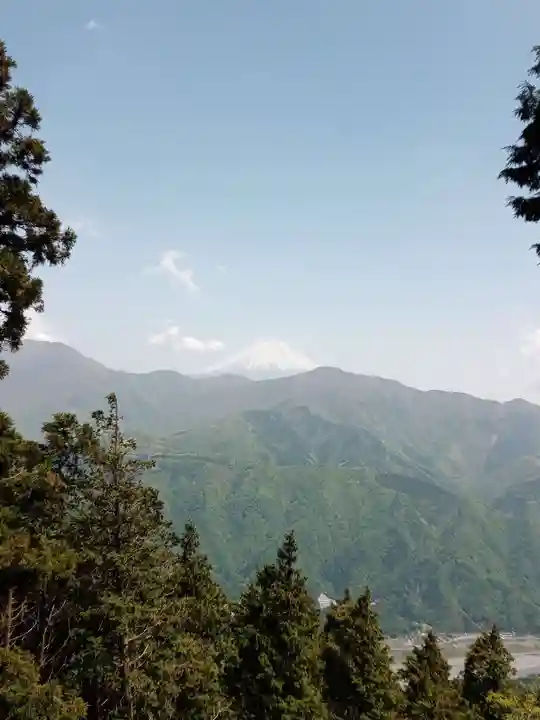 身延山奥之院思親閣の狛犬