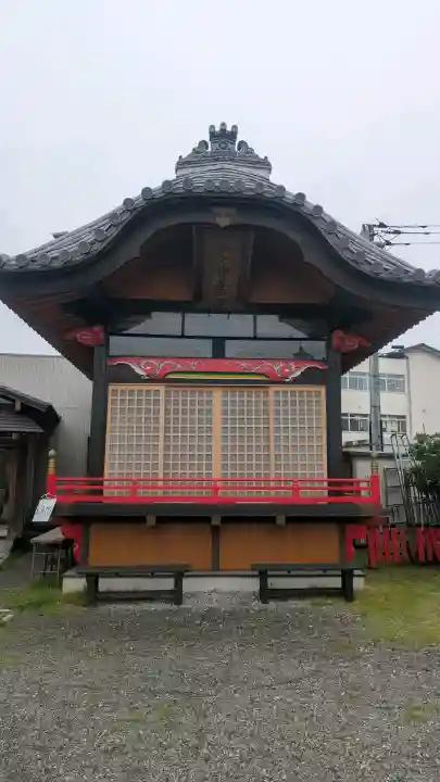 於菊稲荷神社の{uncategorized: "未分類", other: "その他", undefined: "問題あり", building: "その他建物", grave: "お墓", sacred_gate: "鳥居", guardian: "狛犬", statue: "像", buddha: "仏像", history: "歴史", nature: "自然", garden: "庭園", animal: "動物", pagoda: "塔", temizu: "手水舎", mountain_gate: "山門・神門", sanctuary: "本殿・本堂", subordinate: "末社・摂社", art: "芸術", scenery: "景色", jizo: "地蔵", ema: "絵馬", goshuin: "御朱印", omikuji: "おみくじ", items: "授与品その他", amulet: "お守り", goshuincho: "御朱印帳", eats: "食事", festival: "お祭り", votive_dance: "神楽", shichigosan: "七五三参", wedding: "結婚式", experience: "体験その他", initially: "初詣", around: "周辺", anti_infection: "感染症対策"}