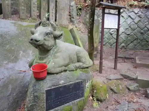 岩角山 岩角寺の像