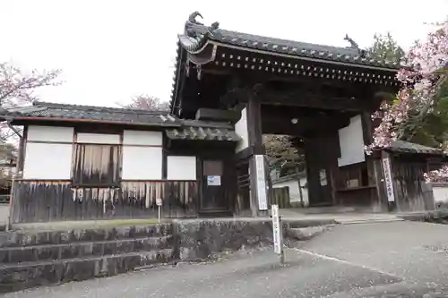 橘寺の山門