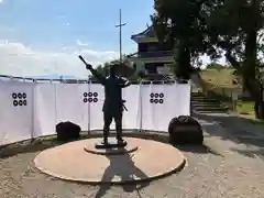 眞田神社の像