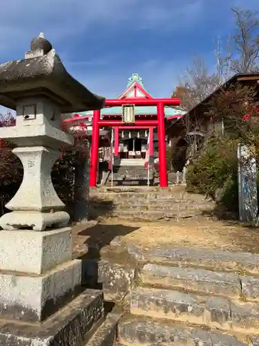 差出磯大嶽山神社 仕事と健康と厄よけの神さまの鳥居