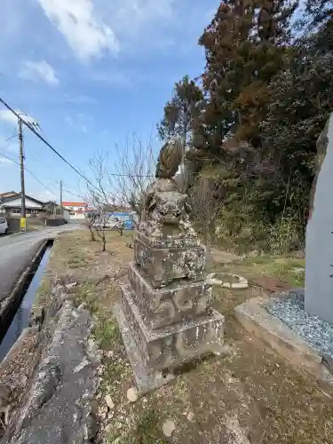 六所神社の{uncategorized: "未分類", other: "その他", undefined: "問題あり", building: "その他建物", grave: "お墓", sacred_gate: "鳥居", guardian: "狛犬", statue: "像", buddha: "仏像", history: "歴史", nature: "自然", garden: "庭園", animal: "動物", pagoda: "塔", temizu: "手水舎", mountain_gate: "山門・神門", sanctuary: "本殿・本堂", subordinate: "末社・摂社", art: "芸術", scenery: "景色", jizo: "地蔵", ema: "絵馬", goshuin: "御朱印", omikuji: "おみくじ", items: "授与品その他", amulet: "お守り", goshuincho: "御朱印帳", eats: "食事", festival: "お祭り", votive_dance: "神楽", shichigosan: "七五三参", wedding: "結婚式", experience: "体験その他", initially: "初詣", around: "周辺", anti_infection: "感染症対策"}