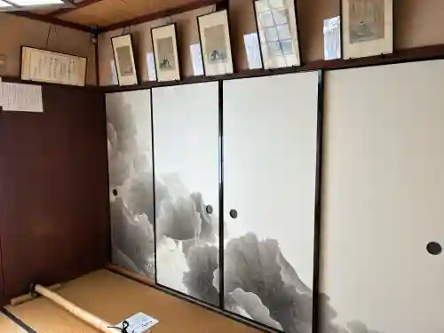 圓徳院の{uncategorized: "未分類", other: "その他", undefined: "問題あり", building: "その他建物", grave: "お墓", sacred_gate: "鳥居", guardian: "狛犬", statue: "像", buddha: "仏像", history: "歴史", nature: "自然", garden: "庭園", animal: "動物", pagoda: "塔", temizu: "手水舎", mountain_gate: "山門・神門", sanctuary: "本殿・本堂", subordinate: "末社・摂社", art: "芸術", scenery: "景色", jizo: "地蔵", ema: "絵馬", goshuin: "御朱印", omikuji: "おみくじ", items: "授与品その他", amulet: "お守り", goshuincho: "御朱印帳", eats: "食事", festival: "お祭り", votive_dance: "神楽", shichigosan: "七五三参", wedding: "結婚式", experience: "体験その他", initially: "初詣", around: "周辺", anti_infection: "感染症対策"}