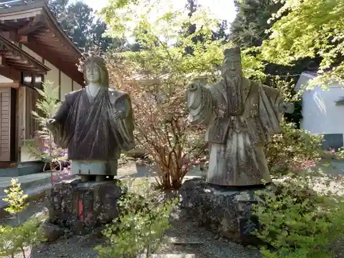 冨士御室浅間神社の像