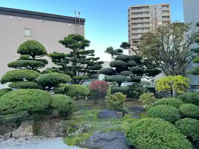覚王寺の庭園