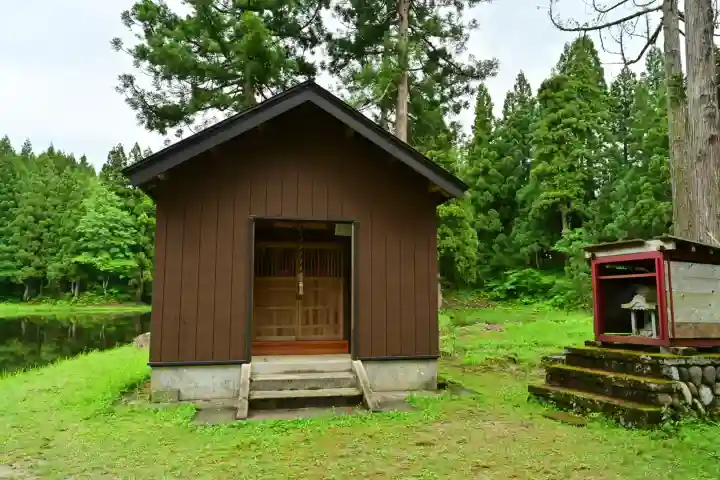 郡殿の池弁財天社(新潟県)