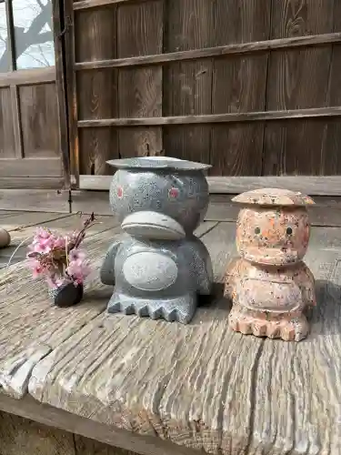 かっぱの寺 栖足寺の{uncategorized: "未分類", other: "その他", undefined: "問題あり", building: "その他建物", grave: "お墓", sacred_gate: "鳥居", guardian: "狛犬", statue: "像", buddha: "仏像", history: "歴史", nature: "自然", garden: "庭園", animal: "動物", pagoda: "塔", temizu: "手水舎", mountain_gate: "山門・神門", sanctuary: "本殿・本堂", subordinate: "末社・摂社", art: "芸術", scenery: "景色", jizo: "地蔵", ema: "絵馬", goshuin: "御朱印", omikuji: "おみくじ", items: "授与品その他", amulet: "お守り", goshuincho: "御朱印帳", eats: "食事", festival: "お祭り", votive_dance: "神楽", shichigosan: "七五三参", wedding: "結婚式", experience: "体験その他", initially: "初詣", around: "周辺", anti_infection: "感染症対策"}