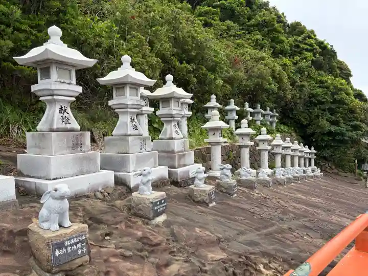 鵜戸神宮の{uncategorized: "未分類", other: "その他", undefined: "問題あり", building: "その他建物", grave: "お墓", sacred_gate: "鳥居", guardian: "狛犬", statue: "像", buddha: "仏像", history: "歴史", nature: "自然", garden: "庭園", animal: "動物", pagoda: "塔", temizu: "手水舎", mountain_gate: "山門・神門", sanctuary: "本殿・本堂", subordinate: "末社・摂社", art: "芸術", scenery: "景色", jizo: "地蔵", ema: "絵馬", goshuin: "御朱印", omikuji: "おみくじ", items: "授与品その他", amulet: "お守り", goshuincho: "御朱印帳", eats: "食事", festival: "お祭り", votive_dance: "神楽", shichigosan: "七五三参", wedding: "結婚式", experience: "体験その他", initially: "初詣", around: "周辺", anti_infection: "感染症対策"}