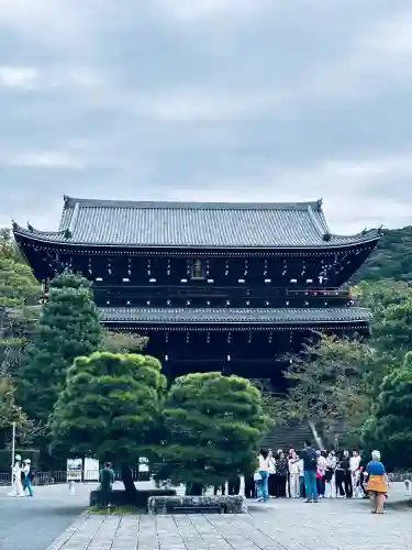 知恩院の{uncategorized: "未分類", other: "その他", undefined: "問題あり", building: "その他建物", grave: "お墓", sacred_gate: "鳥居", guardian: "狛犬", statue: "像", buddha: "仏像", history: "歴史", nature: "自然", garden: "庭園", animal: "動物", pagoda: "塔", temizu: "手水舎", mountain_gate: "山門・神門", sanctuary: "本殿・本堂", subordinate: "末社・摂社", art: "芸術", scenery: "景色", jizo: "地蔵", ema: "絵馬", goshuin: "御朱印", omikuji: "おみくじ", items: "授与品その他", amulet: "お守り", goshuincho: "御朱印帳", eats: "食事", festival: "お祭り", votive_dance: "神楽", shichigosan: "七五三参", wedding: "結婚式", experience: "体験その他", initially: "初詣", around: "周辺", anti_infection: "感染症対策"}