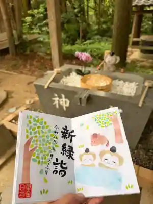 日吉神社の{uncategorized: "未分類", other: "その他", undefined: "問題あり", building: "その他建物", grave: "お墓", sacred_gate: "鳥居", guardian: "狛犬", statue: "像", buddha: "仏像", history: "歴史", nature: "自然", garden: "庭園", animal: "動物", pagoda: "塔", temizu: "手水舎", mountain_gate: "山門・神門", sanctuary: "本殿・本堂", subordinate: "末社・摂社", art: "芸術", scenery: "景色", jizo: "地蔵", ema: "絵馬", goshuin: "御朱印", omikuji: "おみくじ", items: "授与品その他", amulet: "お守り", goshuincho: "御朱印帳", eats: "食事", festival: "お祭り", votive_dance: "神楽", shichigosan: "七五三参", wedding: "結婚式", experience: "体験その他", initially: "初詣", around: "周辺", anti_infection: "感染症対策"}