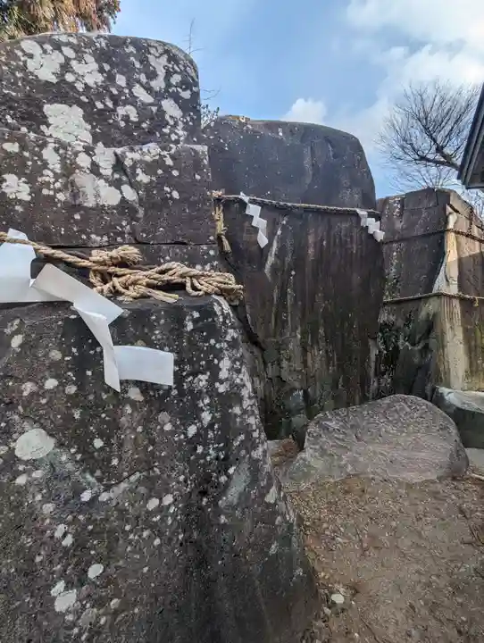三ツ石神社(岩手県)