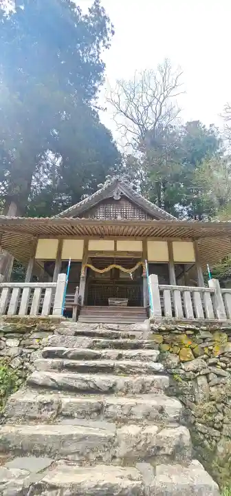 烏帽子杜三島神社の{uncategorized: "未分類", other: "その他", undefined: "問題あり", building: "その他建物", grave: "お墓", sacred_gate: "鳥居", guardian: "狛犬", statue: "像", buddha: "仏像", history: "歴史", nature: "自然", garden: "庭園", animal: "動物", pagoda: "塔", temizu: "手水舎", mountain_gate: "山門・神門", sanctuary: "本殿・本堂", subordinate: "末社・摂社", art: "芸術", scenery: "景色", jizo: "地蔵", ema: "絵馬", goshuin: "御朱印", omikuji: "おみくじ", items: "授与品その他", amulet: "お守り", goshuincho: "御朱印帳", eats: "食事", festival: "お祭り", votive_dance: "神楽", shichigosan: "七五三参", wedding: "結婚式", experience: "体験その他", initially: "初詣", around: "周辺", anti_infection: "感染症対策"}