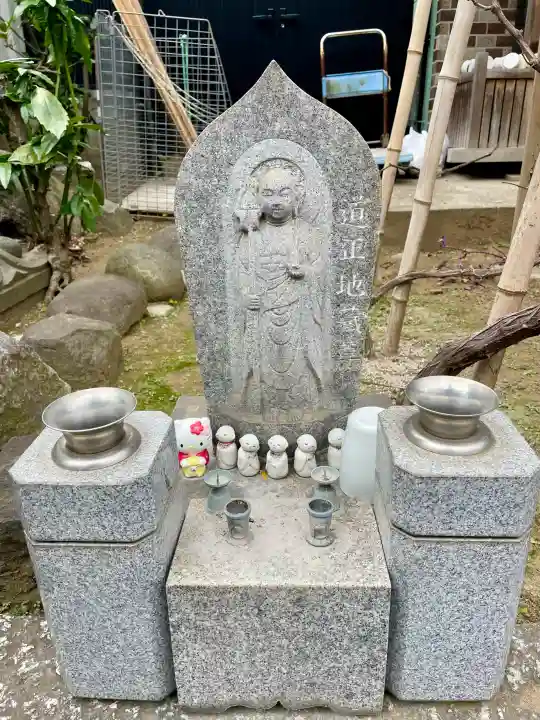 寿永寺の{uncategorized: "未分類", other: "その他", undefined: "問題あり", building: "その他建物", grave: "お墓", sacred_gate: "鳥居", guardian: "狛犬", statue: "像", buddha: "仏像", history: "歴史", nature: "自然", garden: "庭園", animal: "動物", pagoda: "塔", temizu: "手水舎", mountain_gate: "山門・神門", sanctuary: "本殿・本堂", subordinate: "末社・摂社", art: "芸術", scenery: "景色", jizo: "地蔵", ema: "絵馬", goshuin: "御朱印", omikuji: "おみくじ", items: "授与品その他", amulet: "お守り", goshuincho: "御朱印帳", eats: "食事", festival: "お祭り", votive_dance: "神楽", shichigosan: "七五三参", wedding: "結婚式", experience: "体験その他", initially: "初詣", around: "周辺", anti_infection: "感染症対策"}