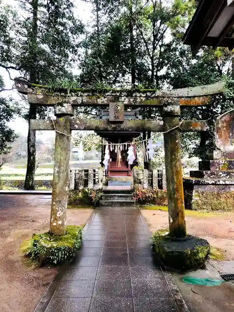 西寒多神社の末社・摂社