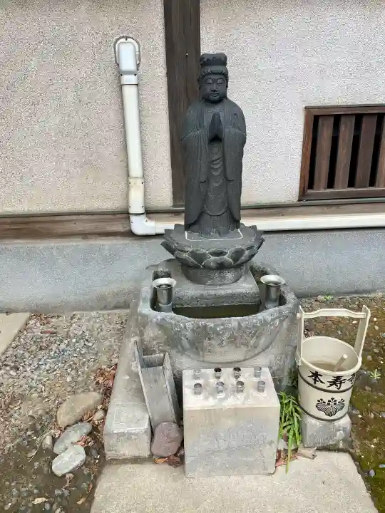 本寿寺の{uncategorized: "未分類", other: "その他", undefined: "問題あり", building: "その他建物", grave: "お墓", sacred_gate: "鳥居", guardian: "狛犬", statue: "像", buddha: "仏像", history: "歴史", nature: "自然", garden: "庭園", animal: "動物", pagoda: "塔", temizu: "手水舎", mountain_gate: "山門・神門", sanctuary: "本殿・本堂", subordinate: "末社・摂社", art: "芸術", scenery: "景色", jizo: "地蔵", ema: "絵馬", goshuin: "御朱印", omikuji: "おみくじ", items: "授与品その他", amulet: "お守り", goshuincho: "御朱印帳", eats: "食事", festival: "お祭り", votive_dance: "神楽", shichigosan: "七五三参", wedding: "結婚式", experience: "体験その他", initially: "初詣", around: "周辺", anti_infection: "感染症対策"}