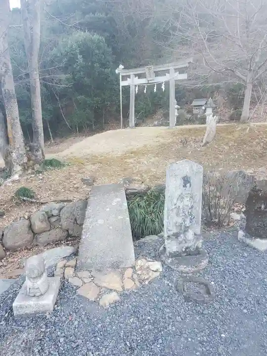 心花の里 報恩寺の鳥居