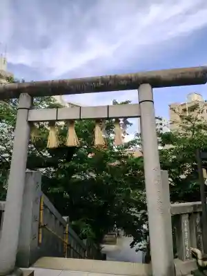 元三島神社の{uncategorized: "未分類", other: "その他", undefined: "問題あり", building: "その他建物", grave: "お墓", sacred_gate: "鳥居", guardian: "狛犬", statue: "像", buddha: "仏像", history: "歴史", nature: "自然", garden: "庭園", animal: "動物", pagoda: "塔", temizu: "手水舎", mountain_gate: "山門・神門", sanctuary: "本殿・本堂", subordinate: "末社・摂社", art: "芸術", scenery: "景色", jizo: "地蔵", ema: "絵馬", goshuin: "御朱印", omikuji: "おみくじ", items: "授与品その他", amulet: "お守り", goshuincho: "御朱印帳", eats: "食事", festival: "お祭り", votive_dance: "神楽", shichigosan: "七五三参", wedding: "結婚式", experience: "体験その他", initially: "初詣", around: "周辺", anti_infection: "感染症対策"}