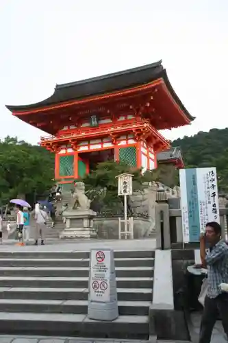 清水寺の山門・神門
