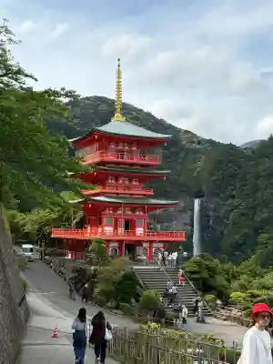熊野那智大社の{uncategorized: "未分類", other: "その他", undefined: "問題あり", building: "その他建物", grave: "お墓", sacred_gate: "鳥居", guardian: "狛犬", statue: "像", buddha: "仏像", history: "歴史", nature: "自然", garden: "庭園", animal: "動物", pagoda: "塔", temizu: "手水舎", mountain_gate: "山門・神門", sanctuary: "本殿・本堂", subordinate: "末社・摂社", art: "芸術", scenery: "景色", jizo: "地蔵", ema: "絵馬", goshuin: "御朱印", omikuji: "おみくじ", items: "授与品その他", amulet: "お守り", goshuincho: "御朱印帳", eats: "食事", festival: "お祭り", votive_dance: "神楽", shichigosan: "七五三参", wedding: "結婚式", experience: "体験その他", initially: "初詣", around: "周辺", anti_infection: "感染症対策"}