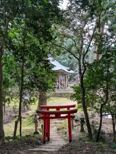 粟鹿神社の{uncategorized: "未分類", other: "その他", undefined: "問題あり", building: "その他建物", grave: "お墓", sacred_gate: "鳥居", guardian: "狛犬", statue: "像", buddha: "仏像", history: "歴史", nature: "自然", garden: "庭園", animal: "動物", pagoda: "塔", temizu: "手水舎", mountain_gate: "山門・神門", sanctuary: "本殿・本堂", subordinate: "末社・摂社", art: "芸術", scenery: "景色", jizo: "地蔵", ema: "絵馬", goshuin: "御朱印", omikuji: "おみくじ", items: "授与品その他", amulet: "お守り", goshuincho: "御朱印帳", eats: "食事", festival: "お祭り", votive_dance: "神楽", shichigosan: "七五三参", wedding: "結婚式", experience: "体験その他", initially: "初詣", around: "周辺", anti_infection: "感染症対策"}