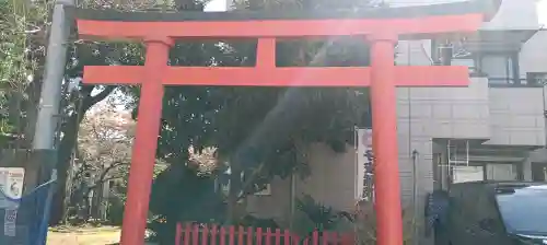 子安稲荷神社の{uncategorized: "未分類", other: "その他", undefined: "問題あり", building: "その他建物", grave: "お墓", sacred_gate: "鳥居", guardian: "狛犬", statue: "像", buddha: "仏像", history: "歴史", nature: "自然", garden: "庭園", animal: "動物", pagoda: "塔", temizu: "手水舎", mountain_gate: "山門・神門", sanctuary: "本殿・本堂", subordinate: "末社・摂社", art: "芸術", scenery: "景色", jizo: "地蔵", ema: "絵馬", goshuin: "御朱印", omikuji: "おみくじ", items: "授与品その他", amulet: "お守り", goshuincho: "御朱印帳", eats: "食事", festival: "お祭り", votive_dance: "神楽", shichigosan: "七五三参", wedding: "結婚式", experience: "体験その他", initially: "初詣", around: "周辺", anti_infection: "感染症対策"}