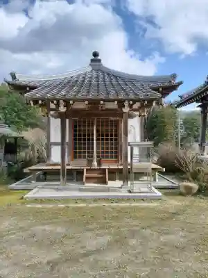 青蓮寺の{uncategorized: "未分類", other: "その他", undefined: "問題あり", building: "その他建物", grave: "お墓", sacred_gate: "鳥居", guardian: "狛犬", statue: "像", buddha: "仏像", history: "歴史", nature: "自然", garden: "庭園", animal: "動物", pagoda: "塔", temizu: "手水舎", mountain_gate: "山門・神門", sanctuary: "本殿・本堂", subordinate: "末社・摂社", art: "芸術", scenery: "景色", jizo: "地蔵", ema: "絵馬", goshuin: "御朱印", omikuji: "おみくじ", items: "授与品その他", amulet: "お守り", goshuincho: "御朱印帳", eats: "食事", festival: "お祭り", votive_dance: "神楽", shichigosan: "七五三参", wedding: "結婚式", experience: "体験その他", initially: "初詣", around: "周辺", anti_infection: "感染症対策"}