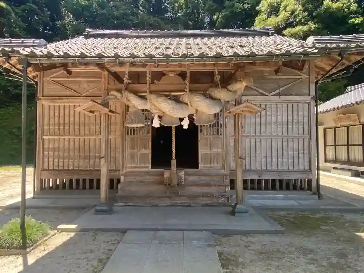 貴船神社の{uncategorized: "未分類", other: "その他", undefined: "問題あり", building: "その他建物", grave: "お墓", sacred_gate: "鳥居", guardian: "狛犬", statue: "像", buddha: "仏像", history: "歴史", nature: "自然", garden: "庭園", animal: "動物", pagoda: "塔", temizu: "手水舎", mountain_gate: "山門・神門", sanctuary: "本殿・本堂", subordinate: "末社・摂社", art: "芸術", scenery: "景色", jizo: "地蔵", ema: "絵馬", goshuin: "御朱印", omikuji: "おみくじ", items: "授与品その他", amulet: "お守り", goshuincho: "御朱印帳", eats: "食事", festival: "お祭り", votive_dance: "神楽", shichigosan: "七五三参", wedding: "結婚式", experience: "体験その他", initially: "初詣", around: "周辺", anti_infection: "感染症対策"}