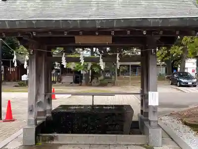 鳥海月山両所宮の手水舎