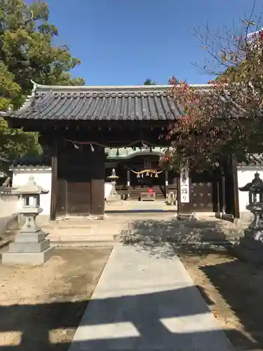 糸碕神社の山門