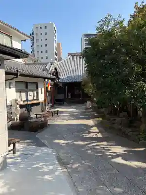 英信寺の{uncategorized: "未分類", other: "その他", undefined: "問題あり", building: "その他建物", grave: "お墓", sacred_gate: "鳥居", guardian: "狛犬", statue: "像", buddha: "仏像", history: "歴史", nature: "自然", garden: "庭園", animal: "動物", pagoda: "塔", temizu: "手水舎", mountain_gate: "山門・神門", sanctuary: "本殿・本堂", subordinate: "末社・摂社", art: "芸術", scenery: "景色", jizo: "地蔵", ema: "絵馬", goshuin: "御朱印", omikuji: "おみくじ", items: "授与品その他", amulet: "お守り", goshuincho: "御朱印帳", eats: "食事", festival: "お祭り", votive_dance: "神楽", shichigosan: "七五三参", wedding: "結婚式", experience: "体験その他", initially: "初詣", around: "周辺", anti_infection: "感染症対策"}