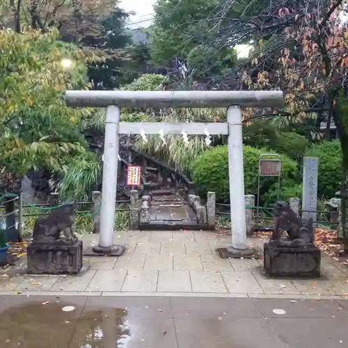 鳩森八幡神社の鳥居