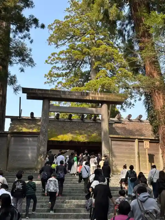 伊勢神宮内宮(皇大神宮)の{uncategorized: "未分類", other: "その他", undefined: "問題あり", building: "その他建物", grave: "お墓", sacred_gate: "鳥居", guardian: "狛犬", statue: "像", buddha: "仏像", history: "歴史", nature: "自然", garden: "庭園", animal: "動物", pagoda: "塔", temizu: "手水舎", mountain_gate: "山門・神門", sanctuary: "本殿・本堂", subordinate: "末社・摂社", art: "芸術", scenery: "景色", jizo: "地蔵", ema: "絵馬", goshuin: "御朱印", omikuji: "おみくじ", items: "授与品その他", amulet: "お守り", goshuincho: "御朱印帳", eats: "食事", festival: "お祭り", votive_dance: "神楽", shichigosan: "七五三参", wedding: "結婚式", experience: "体験その他", initially: "初詣", around: "周辺", anti_infection: "感染症対策"}
