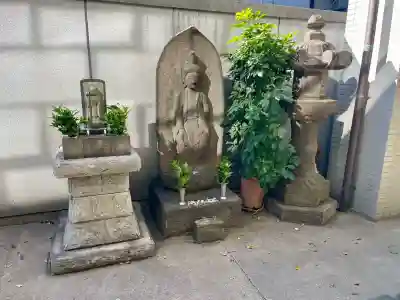 盛泰寺の{uncategorized: "未分類", other: "その他", undefined: "問題あり", building: "その他建物", grave: "お墓", sacred_gate: "鳥居", guardian: "狛犬", statue: "像", buddha: "仏像", history: "歴史", nature: "自然", garden: "庭園", animal: "動物", pagoda: "塔", temizu: "手水舎", mountain_gate: "山門・神門", sanctuary: "本殿・本堂", subordinate: "末社・摂社", art: "芸術", scenery: "景色", jizo: "地蔵", ema: "絵馬", goshuin: "御朱印", omikuji: "おみくじ", items: "授与品その他", amulet: "お守り", goshuincho: "御朱印帳", eats: "食事", festival: "お祭り", votive_dance: "神楽", shichigosan: "七五三参", wedding: "結婚式", experience: "体験その他", initially: "初詣", around: "周辺", anti_infection: "感染症対策"}