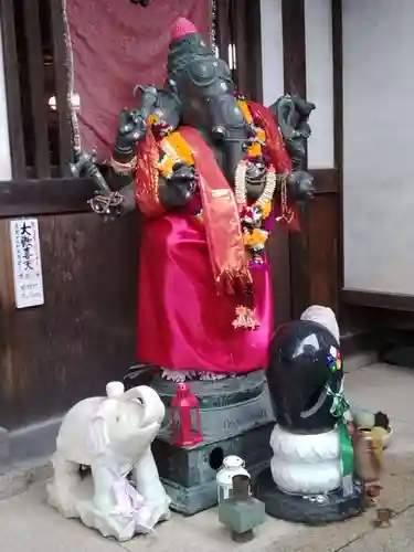 善養寺（善養密寺）の像