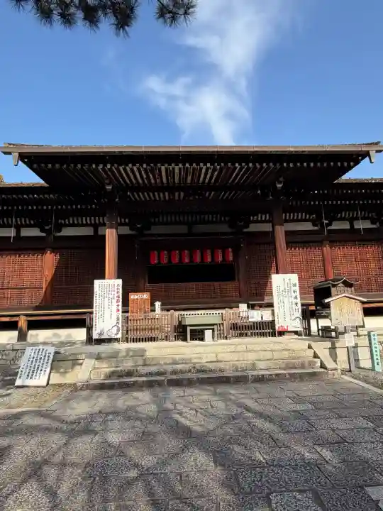 大報恩寺(千本釈迦堂)の{uncategorized: "未分類", other: "その他", undefined: "問題あり", building: "その他建物", grave: "お墓", sacred_gate: "鳥居", guardian: "狛犬", statue: "像", buddha: "仏像", history: "歴史", nature: "自然", garden: "庭園", animal: "動物", pagoda: "塔", temizu: "手水舎", mountain_gate: "山門・神門", sanctuary: "本殿・本堂", subordinate: "末社・摂社", art: "芸術", scenery: "景色", jizo: "地蔵", ema: "絵馬", goshuin: "御朱印", omikuji: "おみくじ", items: "授与品その他", amulet: "お守り", goshuincho: "御朱印帳", eats: "食事", festival: "お祭り", votive_dance: "神楽", shichigosan: "七五三参", wedding: "結婚式", experience: "体験その他", initially: "初詣", around: "周辺", anti_infection: "感染症対策"}