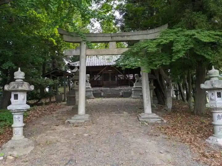白山神社の{uncategorized: "未分類", other: "その他", undefined: "問題あり", building: "その他建物", grave: "お墓", sacred_gate: "鳥居", guardian: "狛犬", statue: "像", buddha: "仏像", history: "歴史", nature: "自然", garden: "庭園", animal: "動物", pagoda: "塔", temizu: "手水舎", mountain_gate: "山門・神門", sanctuary: "本殿・本堂", subordinate: "末社・摂社", art: "芸術", scenery: "景色", jizo: "地蔵", ema: "絵馬", goshuin: "御朱印", omikuji: "おみくじ", items: "授与品その他", amulet: "お守り", goshuincho: "御朱印帳", eats: "食事", festival: "お祭り", votive_dance: "神楽", shichigosan: "七五三参", wedding: "結婚式", experience: "体験その他", initially: "初詣", around: "周辺", anti_infection: "感染症対策"}