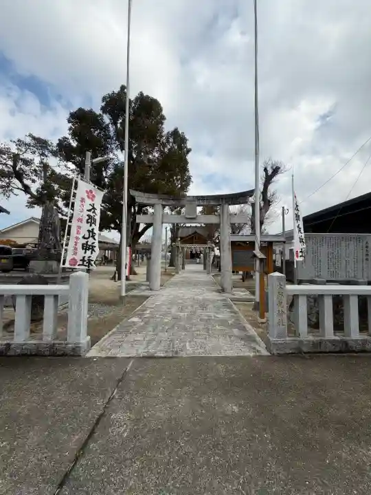 太郎丸神社の{uncategorized: "未分類", other: "その他", undefined: "問題あり", building: "その他建物", grave: "お墓", sacred_gate: "鳥居", guardian: "狛犬", statue: "像", buddha: "仏像", history: "歴史", nature: "自然", garden: "庭園", animal: "動物", pagoda: "塔", temizu: "手水舎", mountain_gate: "山門・神門", sanctuary: "本殿・本堂", subordinate: "末社・摂社", art: "芸術", scenery: "景色", jizo: "地蔵", ema: "絵馬", goshuin: "御朱印", omikuji: "おみくじ", items: "授与品その他", amulet: "お守り", goshuincho: "御朱印帳", eats: "食事", festival: "お祭り", votive_dance: "神楽", shichigosan: "七五三参", wedding: "結婚式", experience: "体験その他", initially: "初詣", around: "周辺", anti_infection: "感染症対策"}