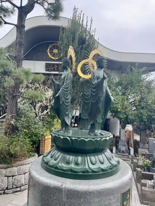 大龍寺の{uncategorized: "未分類", other: "その他", undefined: "問題あり", building: "その他建物", grave: "お墓", sacred_gate: "鳥居", guardian: "狛犬", statue: "像", buddha: "仏像", history: "歴史", nature: "自然", garden: "庭園", animal: "動物", pagoda: "塔", temizu: "手水舎", mountain_gate: "山門・神門", sanctuary: "本殿・本堂", subordinate: "末社・摂社", art: "芸術", scenery: "景色", jizo: "地蔵", ema: "絵馬", goshuin: "御朱印", omikuji: "おみくじ", items: "授与品その他", amulet: "お守り", goshuincho: "御朱印帳", eats: "食事", festival: "お祭り", votive_dance: "神楽", shichigosan: "七五三参", wedding: "結婚式", experience: "体験その他", initially: "初詣", around: "周辺", anti_infection: "感染症対策"}