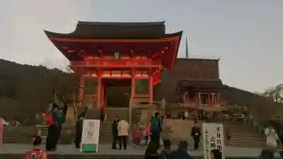 清水寺の{uncategorized: "未分類", other: "その他", undefined: "問題あり", building: "その他建物", grave: "お墓", sacred_gate: "鳥居", guardian: "狛犬", statue: "像", buddha: "仏像", history: "歴史", nature: "自然", garden: "庭園", animal: "動物", pagoda: "塔", temizu: "手水舎", mountain_gate: "山門・神門", sanctuary: "本殿・本堂", subordinate: "末社・摂社", art: "芸術", scenery: "景色", jizo: "地蔵", ema: "絵馬", goshuin: "御朱印", omikuji: "おみくじ", items: "授与品その他", amulet: "お守り", goshuincho: "御朱印帳", eats: "食事", festival: "お祭り", votive_dance: "神楽", shichigosan: "七五三参", wedding: "結婚式", experience: "体験その他", initially: "初詣", around: "周辺", anti_infection: "感染症対策"}