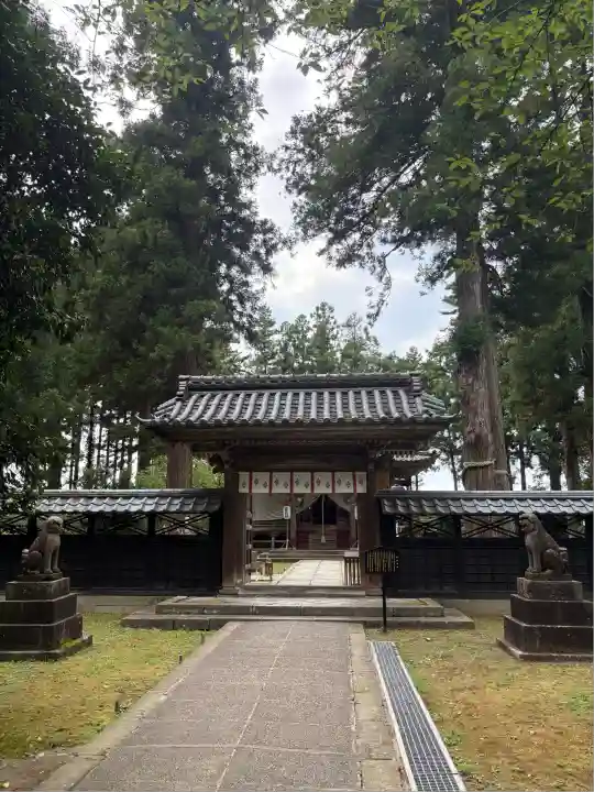 守りの神 藤基神社の山門・神門